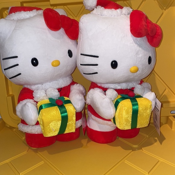 Hello Kitty Christmas Greeter Plushie Set - Picture 2 of 7
